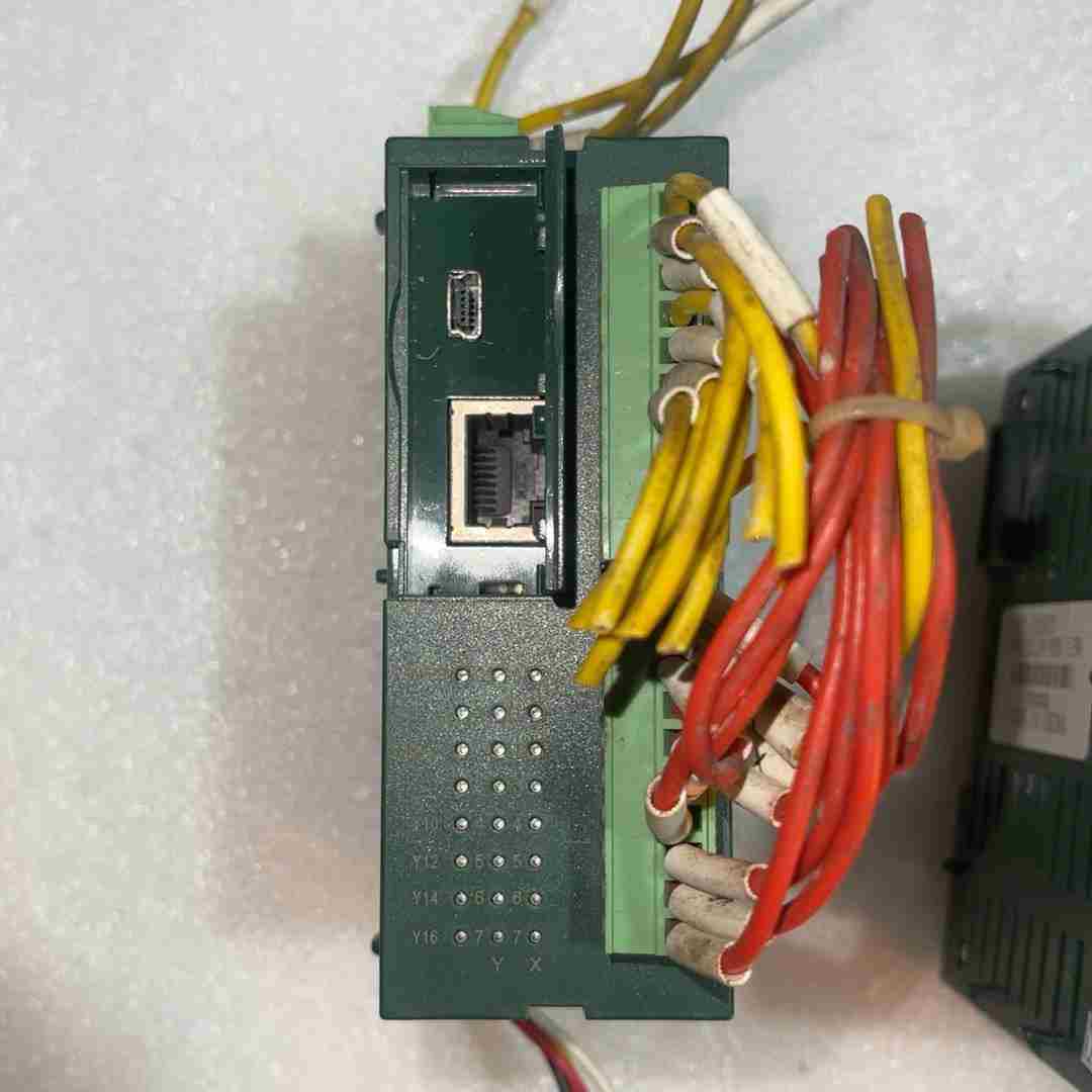 PLC控制器C1000T-4A2PU-SZ一台、CE-AD0，不是实价