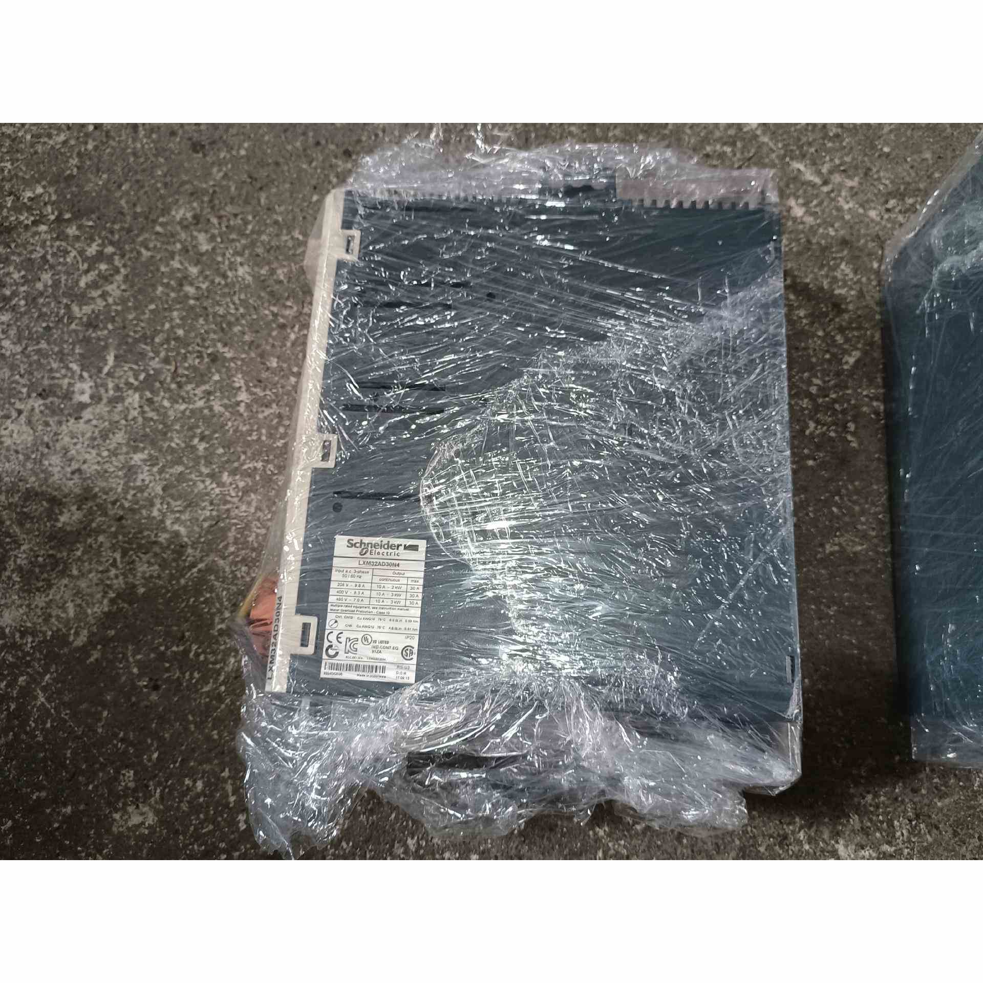 原装拆机施耐德变频器，LXM32AD30N4，拆机功能包好，，不是实价