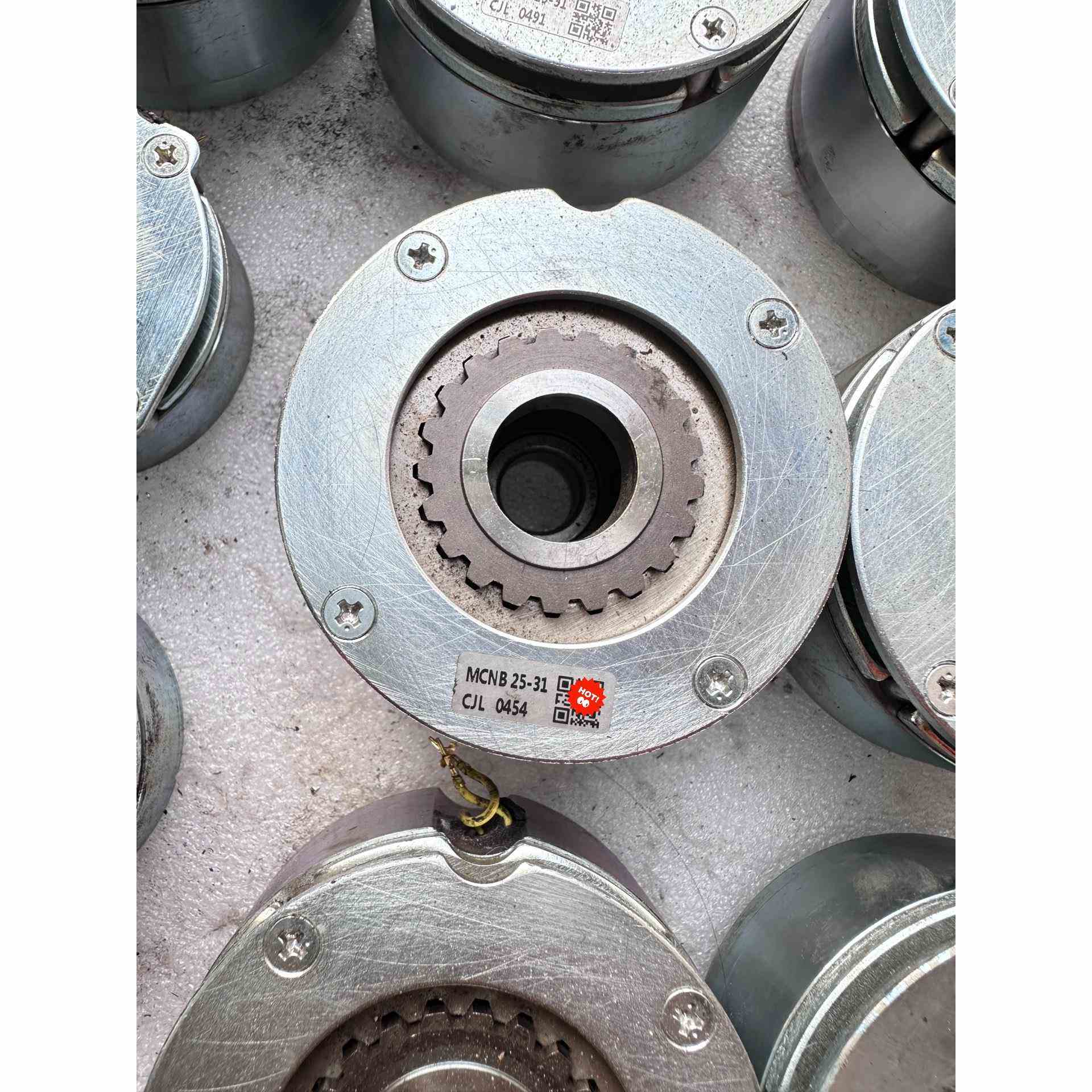 MCNB刹车欧姆龙伺服电机抱闸25-31 10-56，不是实价