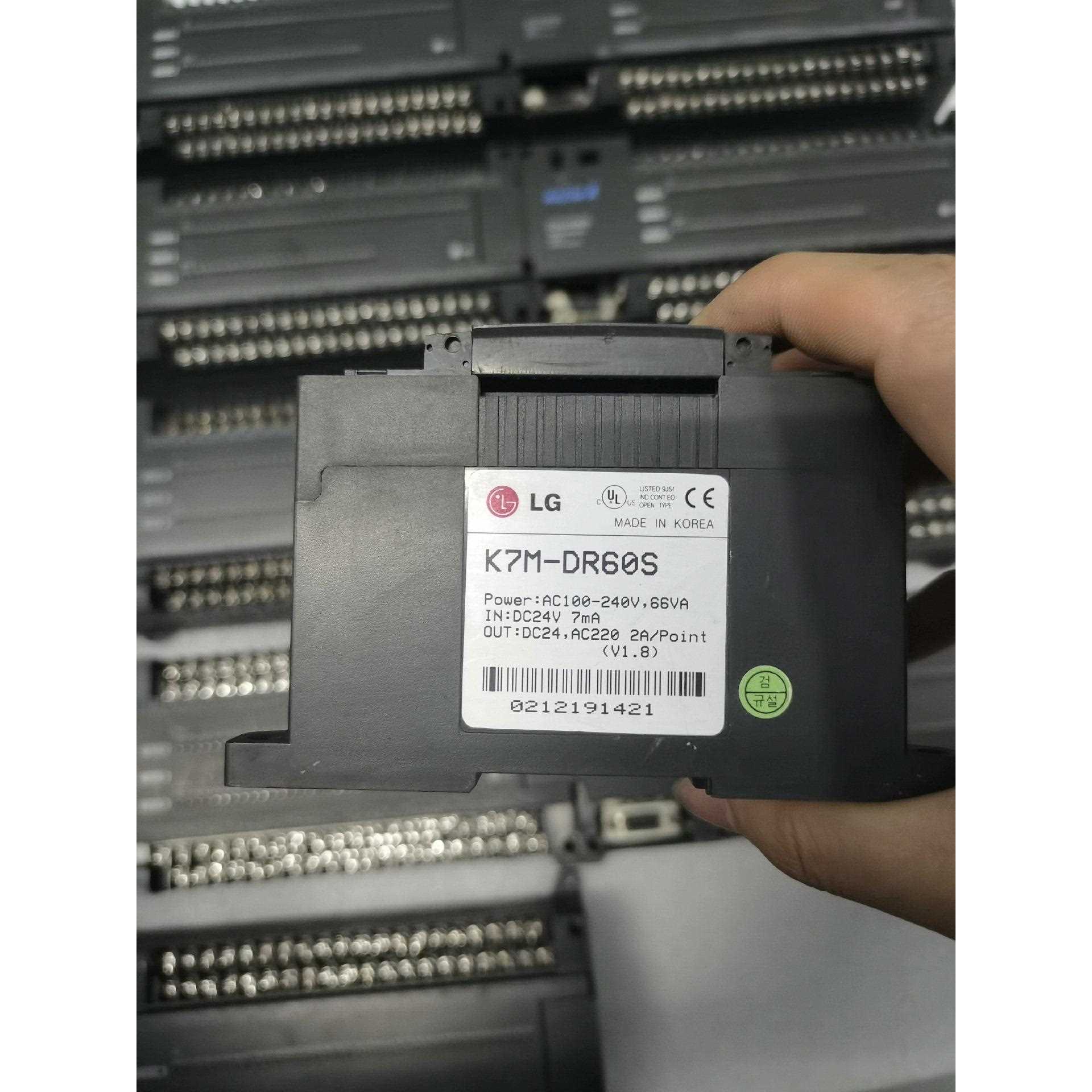 低处理几十台产电K7M-DR60S，拆机件，成色一般，缺边，不是实价