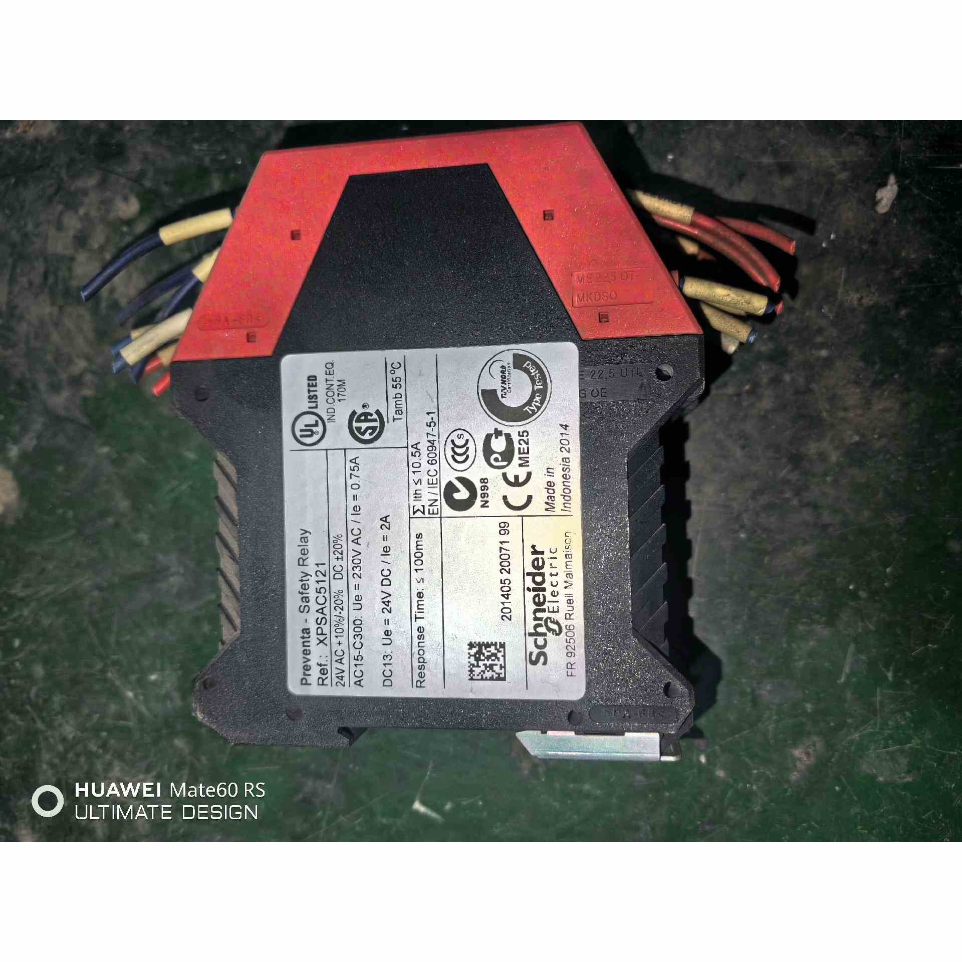 施耐德安全继电器xpsac5121，二手拆机，功能正常，不是实价