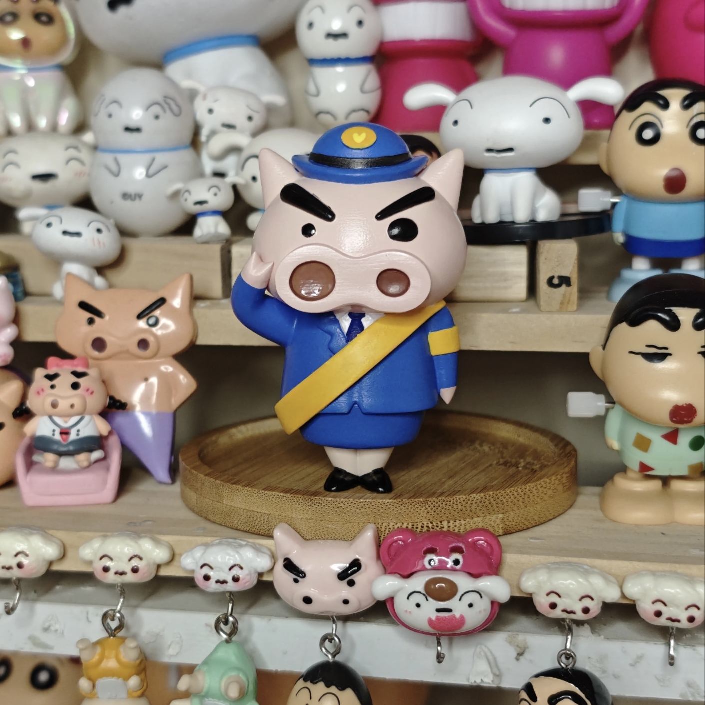 蜡笔小新周边小猪警官肥嘟嘟左门卫手办摆件桌面装饰收藏纪念礼物