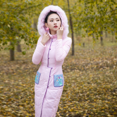 羽绒服女2025新款中长款绣花修身洋气显瘦轻薄粉色毛领白鸭绒外套