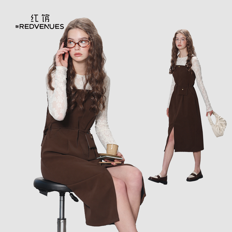 红馆2025秋季连衣裙韩系氛围感穿搭背带裙通勤止步裙收腰中长裙