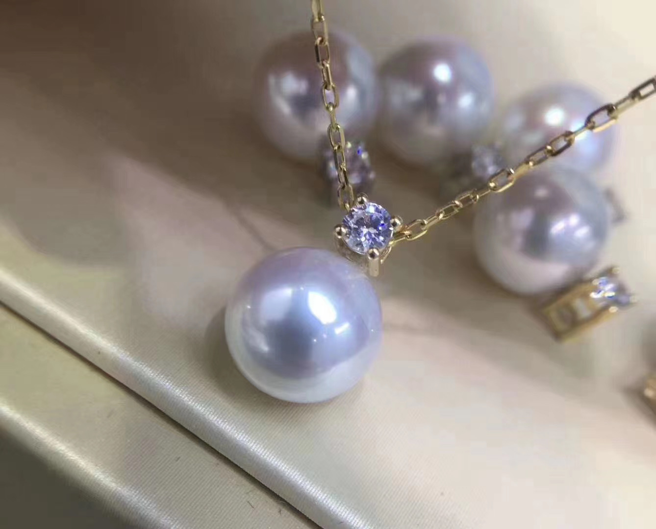 天然正圆白透粉无暇项链海水珍珠