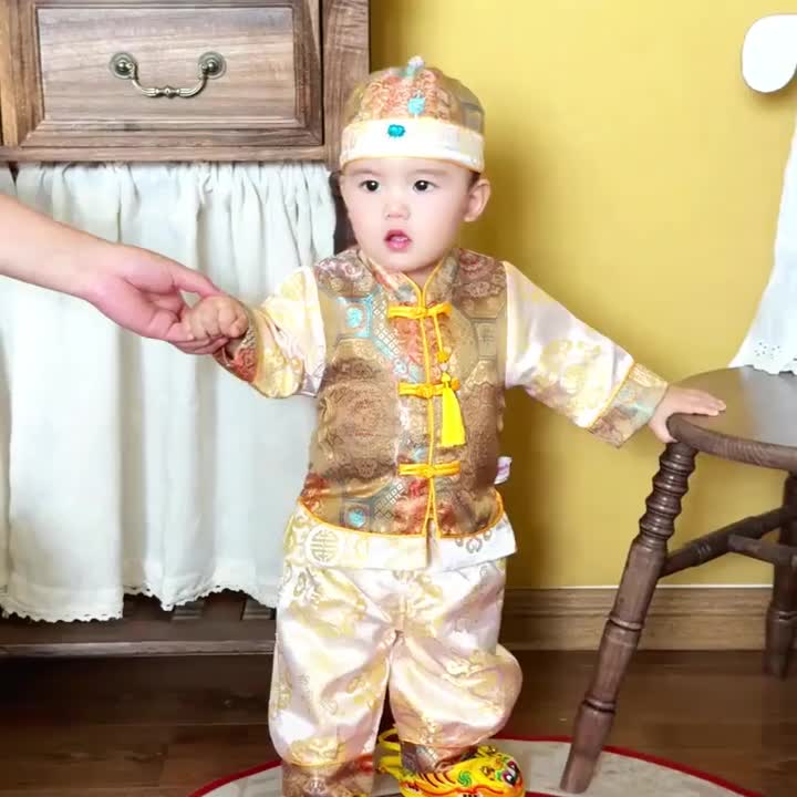 婴儿宝宝抓周礼服唐装春