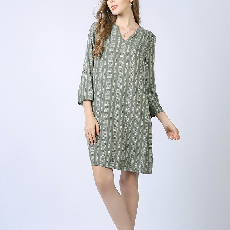 2024新款春秋长袖v领大码女装胖mm条纹直筒a字连衣裙子夏季高级感