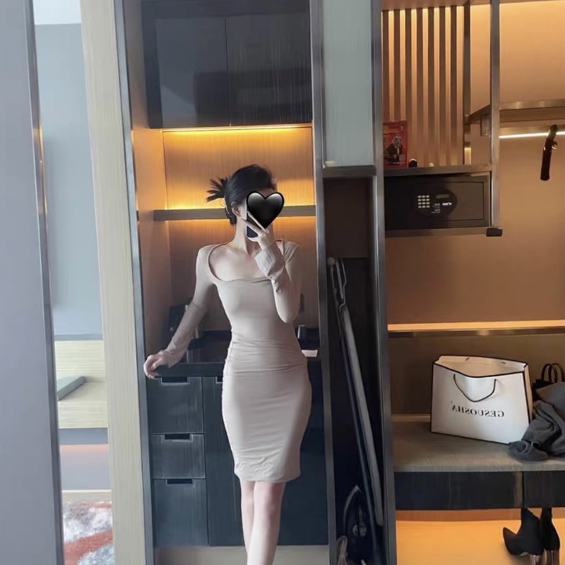 早秋网红弹力气质U领喇叭袖打底超舒服上衣包臀半身短裙套装