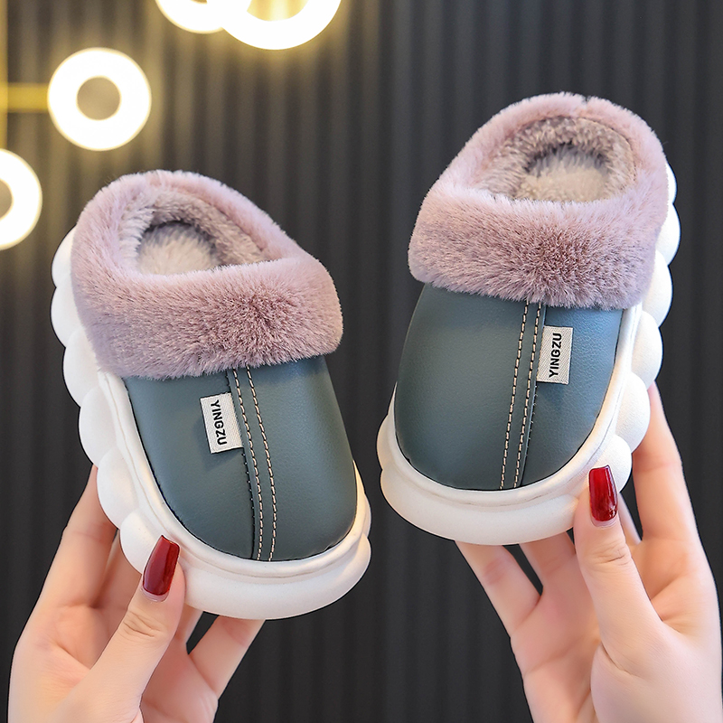 儿童拖鞋男童防滑厚底保暖居家棉拖小孩包跟PU皮防水女童棉拖鞋