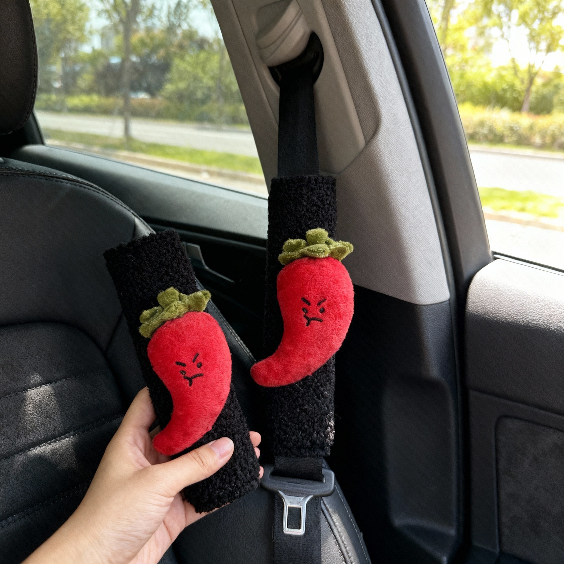 创意安全带毛绒套卡通生气红辣椒辣椒玩具萌公仔车载装饰玩偶护肩