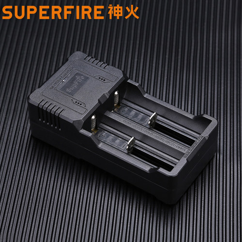 SUPFIRE神火USB双槽强光手电筒AC26 兼容多种锂电池智能充电器 - 封面