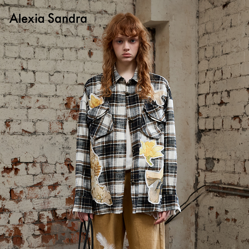 Sandra复古贴补绣格纹口袋衬衫