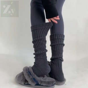 轻松穿出秋冬氛围感 松弛慵懒 搭鲨鱼裤 太爱这个灰色半包袜套了