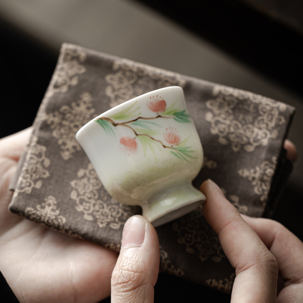 釉下彩手绘桃花品茗杯