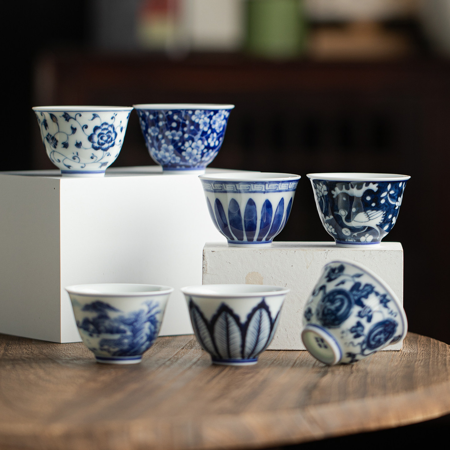 青花釉中彩陶瓷小茶杯