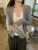 This is a super good-looking knitted cardigan with a thin outer shawl, air-conditioned and sun-protected. It's a laid-back and relaxed top for women thumbnail 4