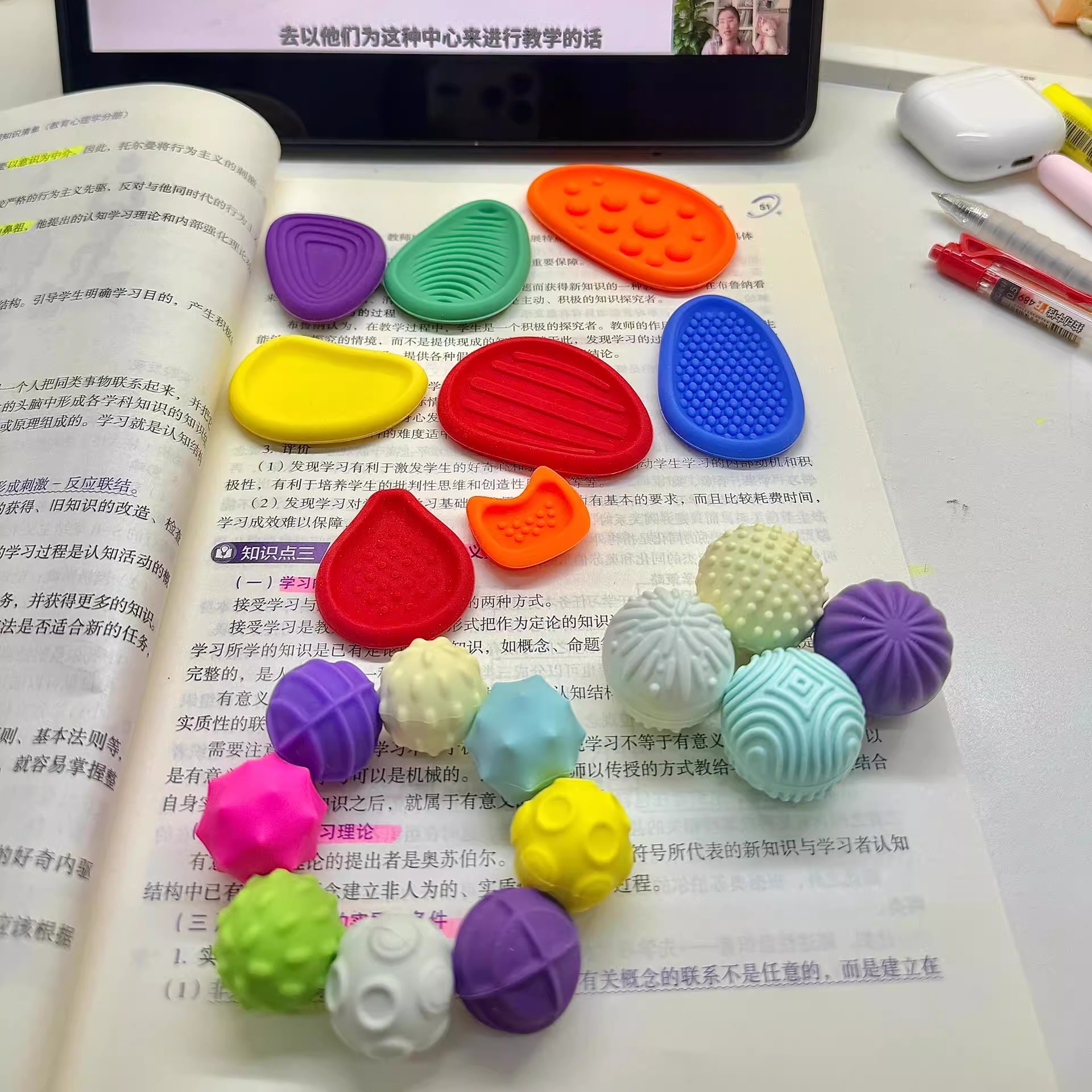 硅胶感官石盲盒无毒儿童解压玩具