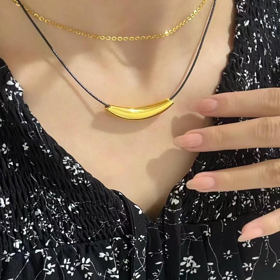 金包银弯管微笑月牙锁骨链吊坠女