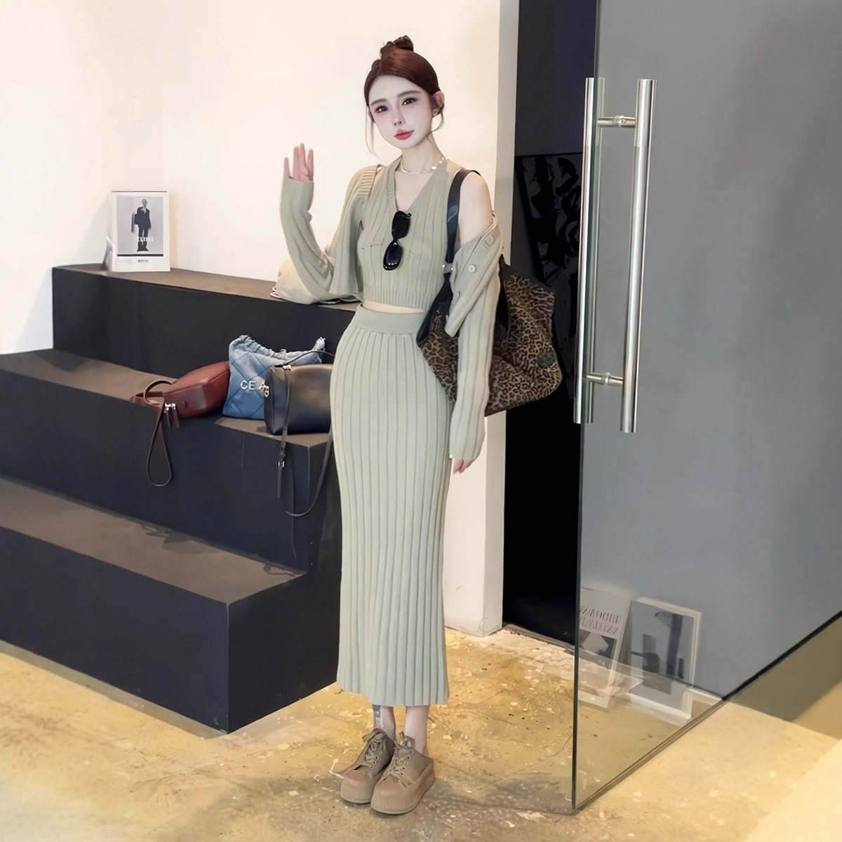 2025秋季新款设计感韩版修身时尚针织套装女开衫吊带背心开叉裙子