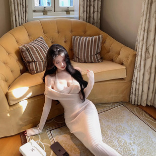 JAYKY YANG 挂脖收腰针织裙