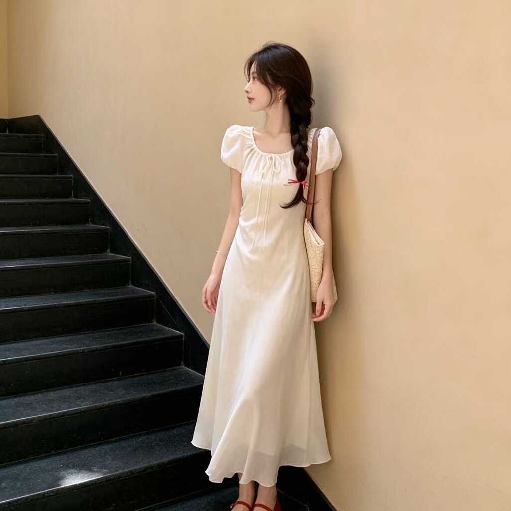 巨好看法式收腰显瘦气质度假短袖夏季连衣裙女2026新款杏色长裙子
