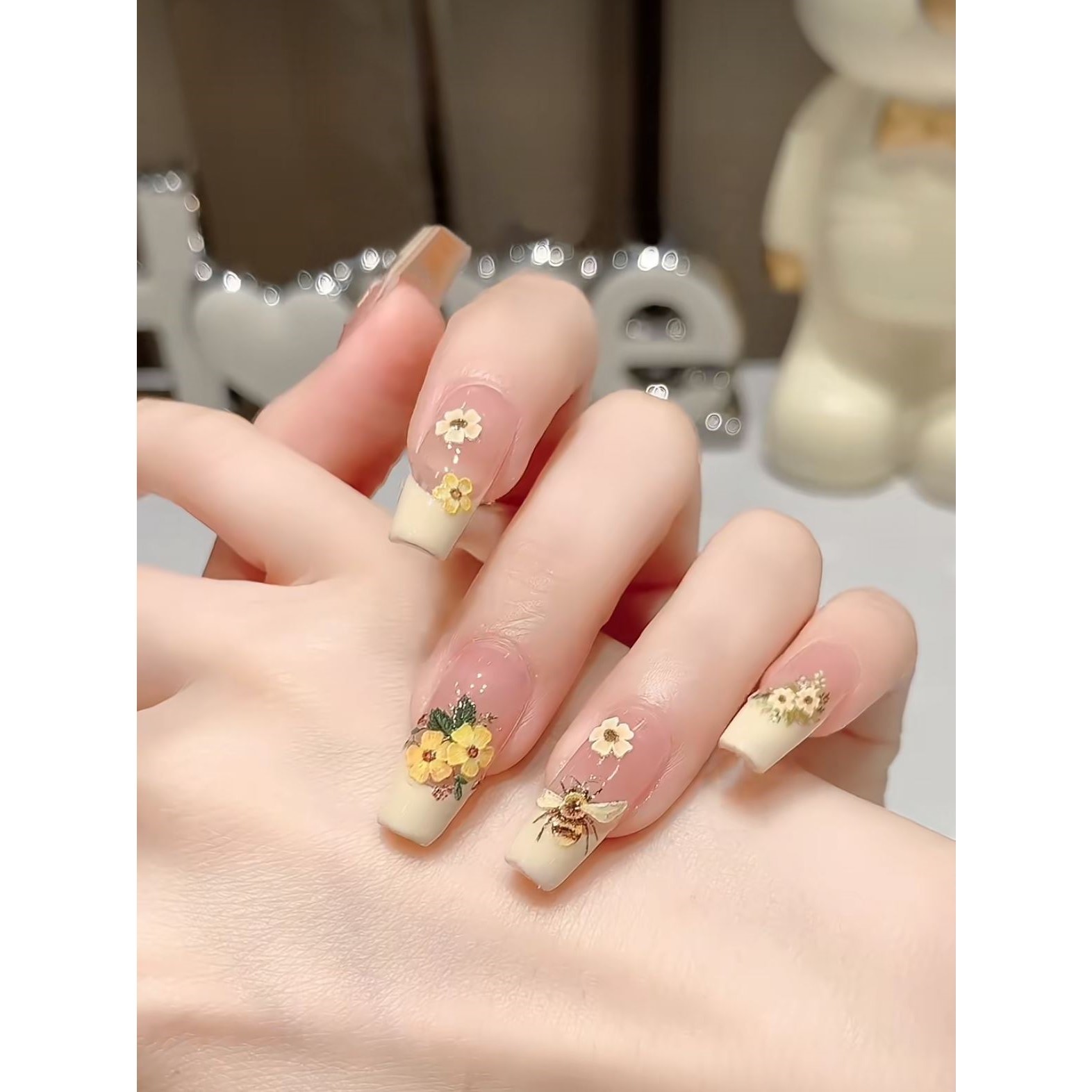小红书同款蜜蜂刺绣花园美甲贴纸浮雕立体背胶黄色花朵指甲装饰贴