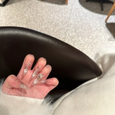 2025新款穿戴甲法式猫眼欲风显手白爆闪轻奢长尖感美甲贴片指甲