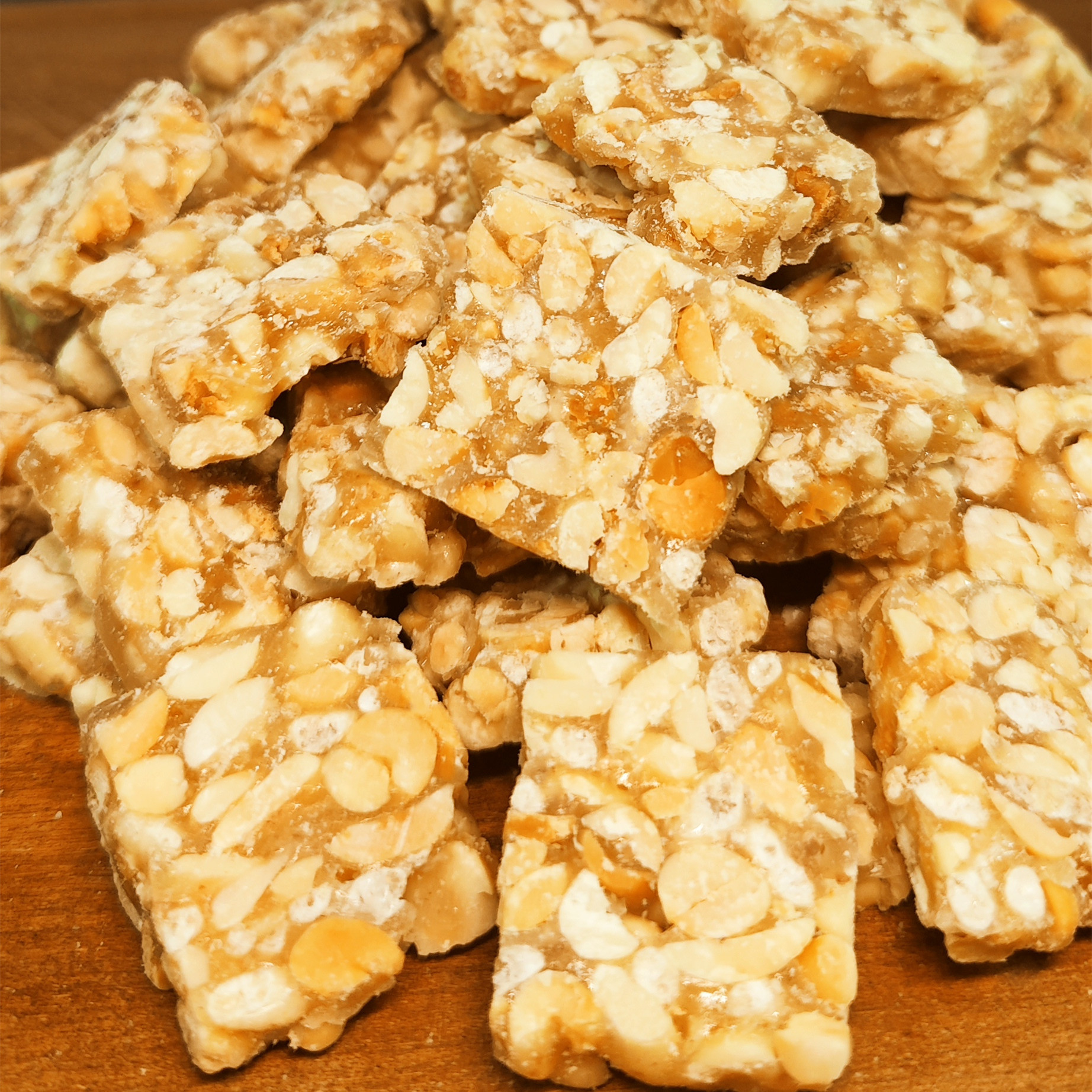 安徽含山特产手工花生糖老式传统制作花生酥传统香酥可口零食袋装