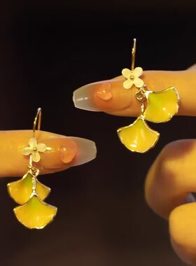 秋日黄色银杏叶耳环高级感小众文艺耳坠古风配旗袍花朵新款耳饰女
