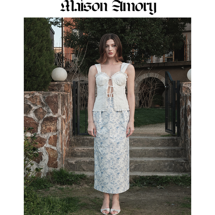 MaisonAmory白底蓝色玫瑰半身裙