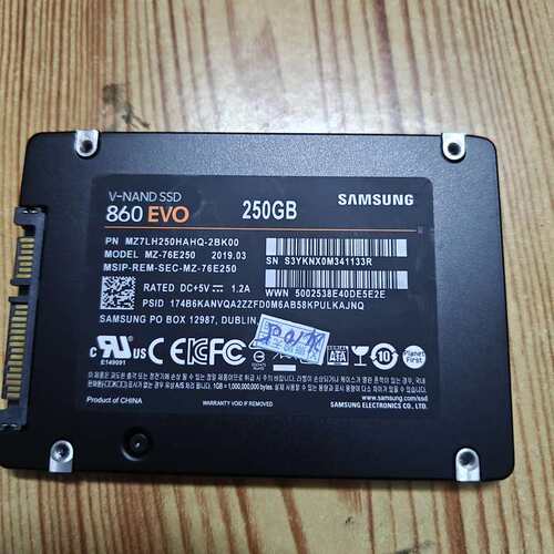 {议价}三星860 EVO 250G固态硬盘，2.5寸SATA接口，{可维修}