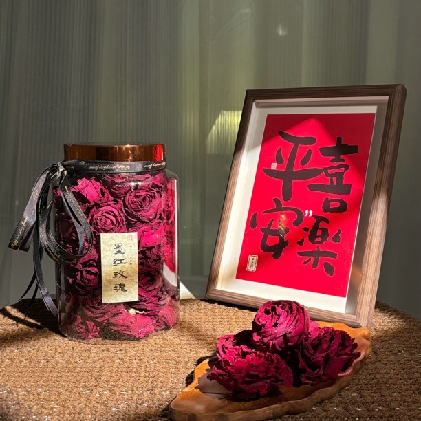 大朵冻干墨红玫瑰云南大朵冻干墨红玫瑰花茶富含花青素玫瑰精油