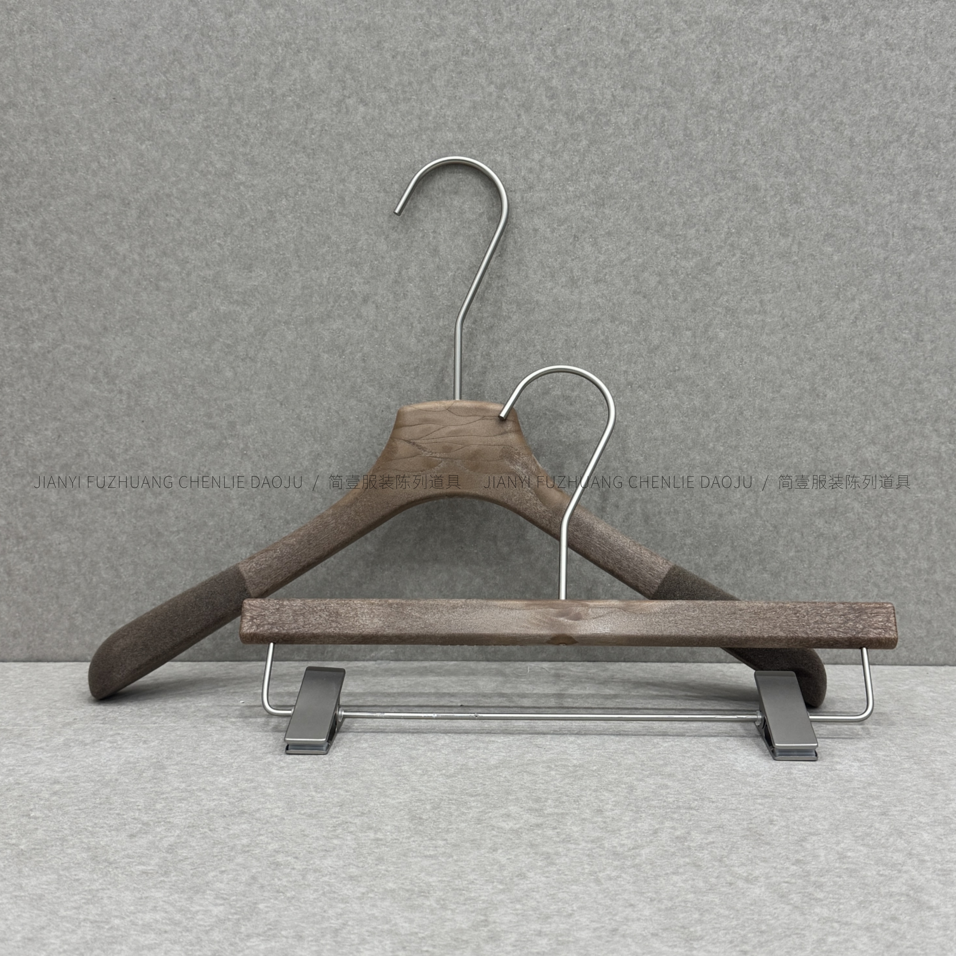 服装店专用衣架树脂植绒衣架定制