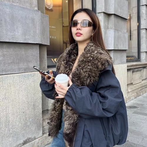 云朵家暖皮草外套女冬保暖羽绒服外套(不可拆卸真羊毛领)HF029W