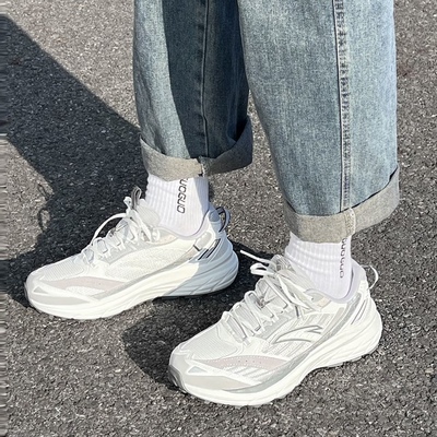 安踏AT957丨复古跑步鞋山系革网拼接潮流穿搭运动鞋休闲时尚男鞋