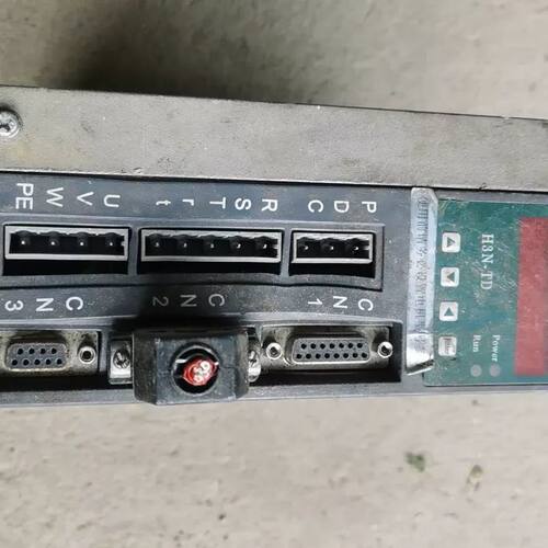 海德伺服驱动器H3N-TD，交流220V，成色如图，功能不知 道好坏，