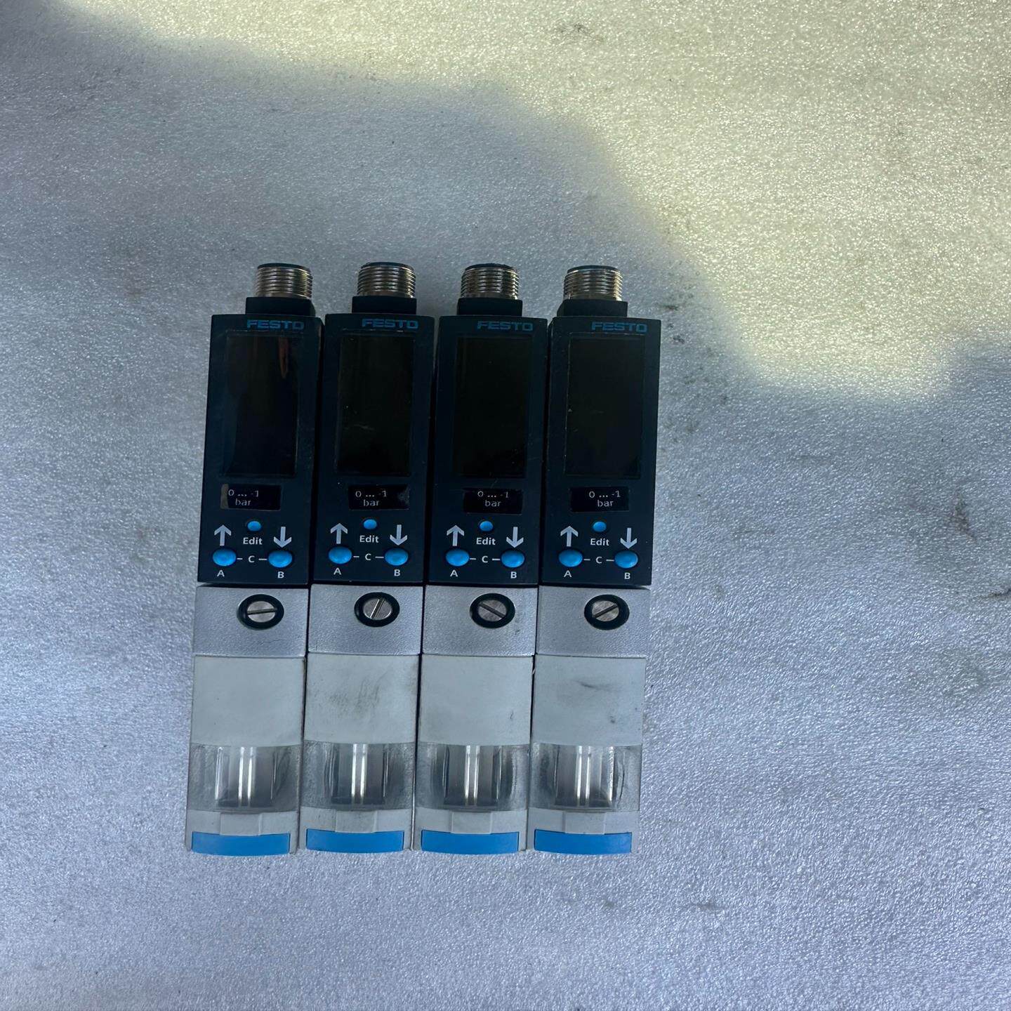 [德峰]费斯托真空阀，工厂处理货，成色不错，图片为实物，一共有