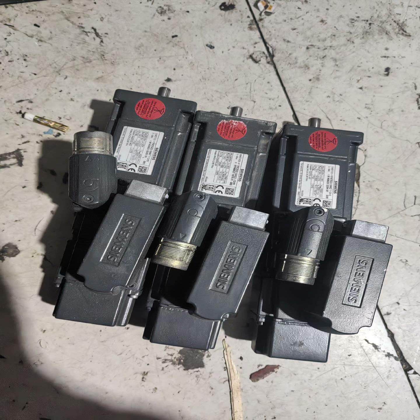 （设备配件）西门子伺服电机1FK7022-5AK21-1DH3，品相图片