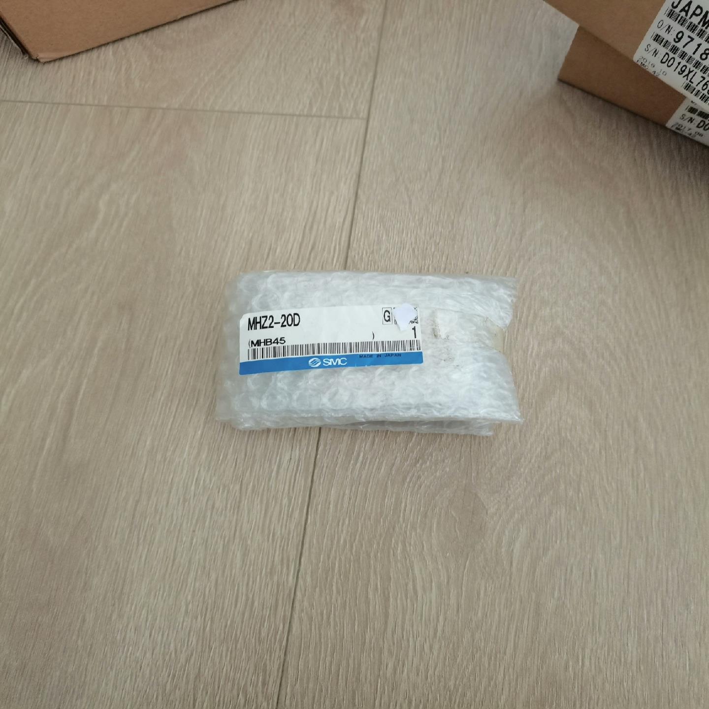 原装全新手指气缸MHZ2一20D有二个200