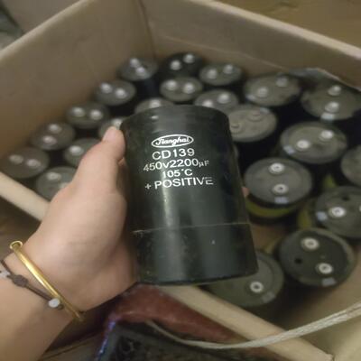 江海450V2200uF拆机电容18只两只打孔的尺寸6议价