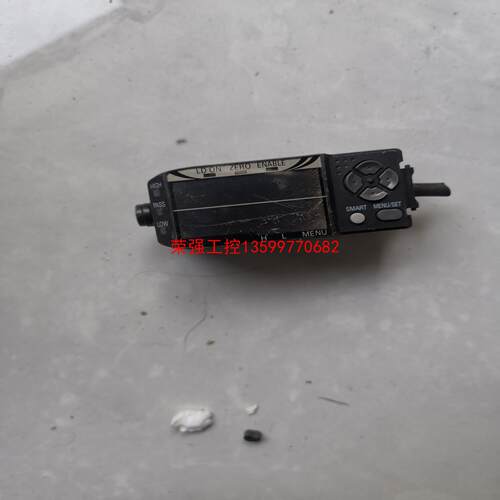 【荣强工控】欧姆龙激光放大器，ZX2-LDA11实物拍摄如图