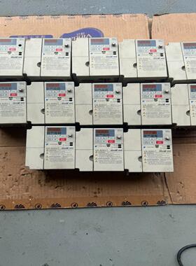 安川CIMR-V7AT40P2变频器，实物照片  议