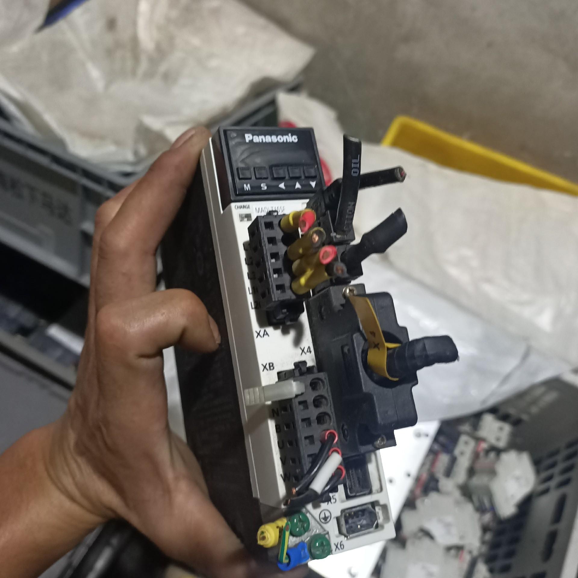 伺服驱动器MADLT15SF。200W现货两套