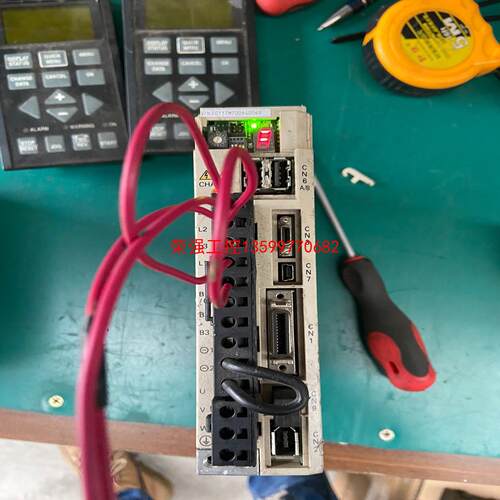 【荣强工控】安川伺服驱动器SGDV-R90A11B，100W的，通电如图