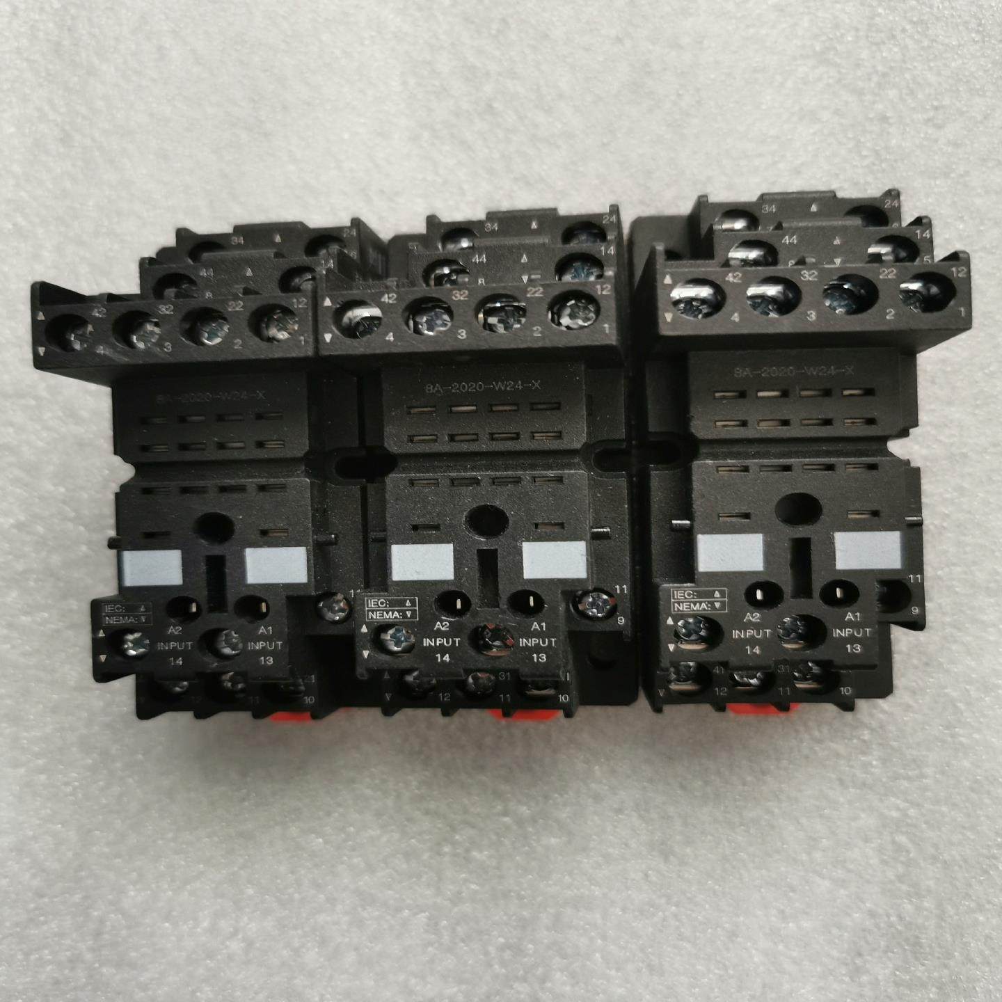 小型中间继电器座 RXZE2M114  4开4闭 10