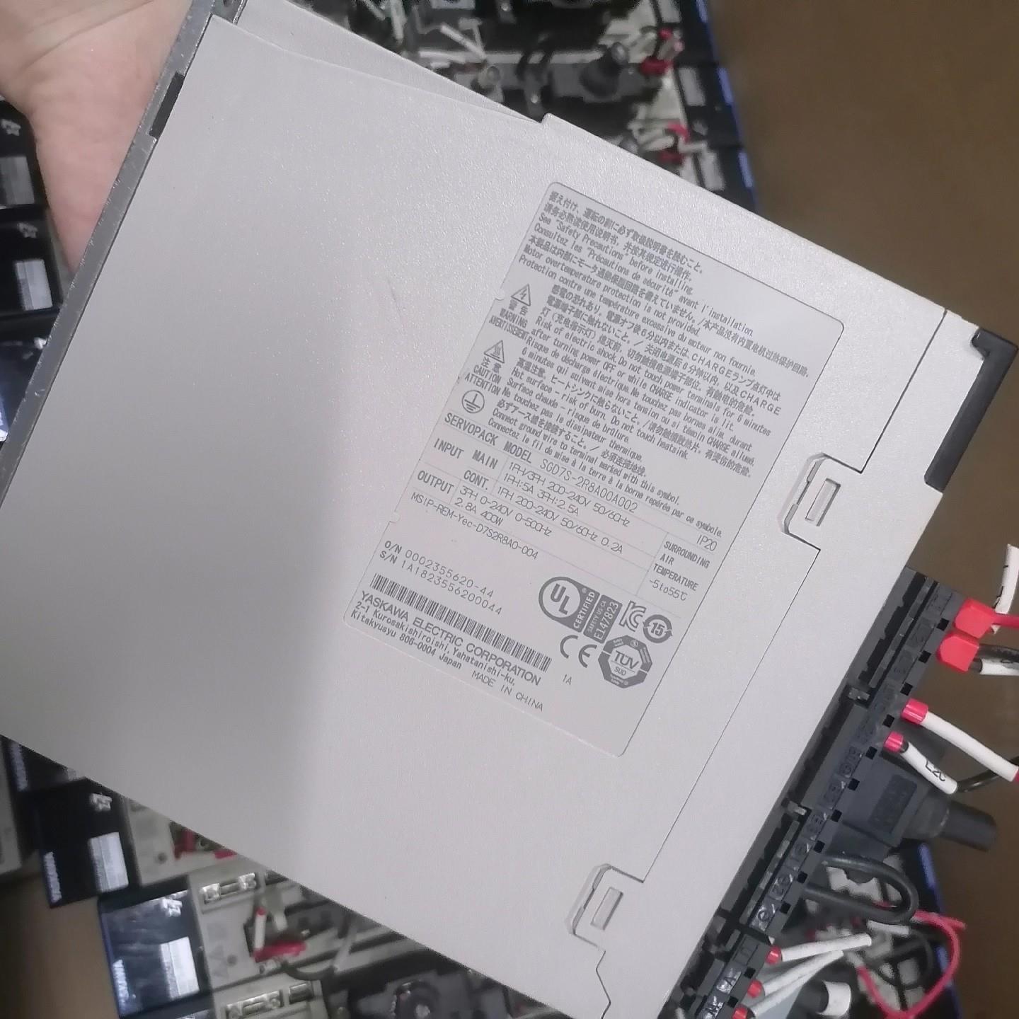 现货安川驱动器SGD7S-2R8A00A002正常成