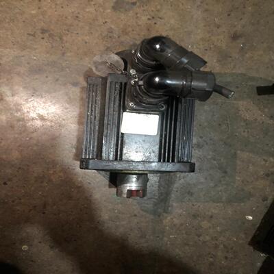 [德峰]-。ST130倒付米格运费，M07725伺服电机