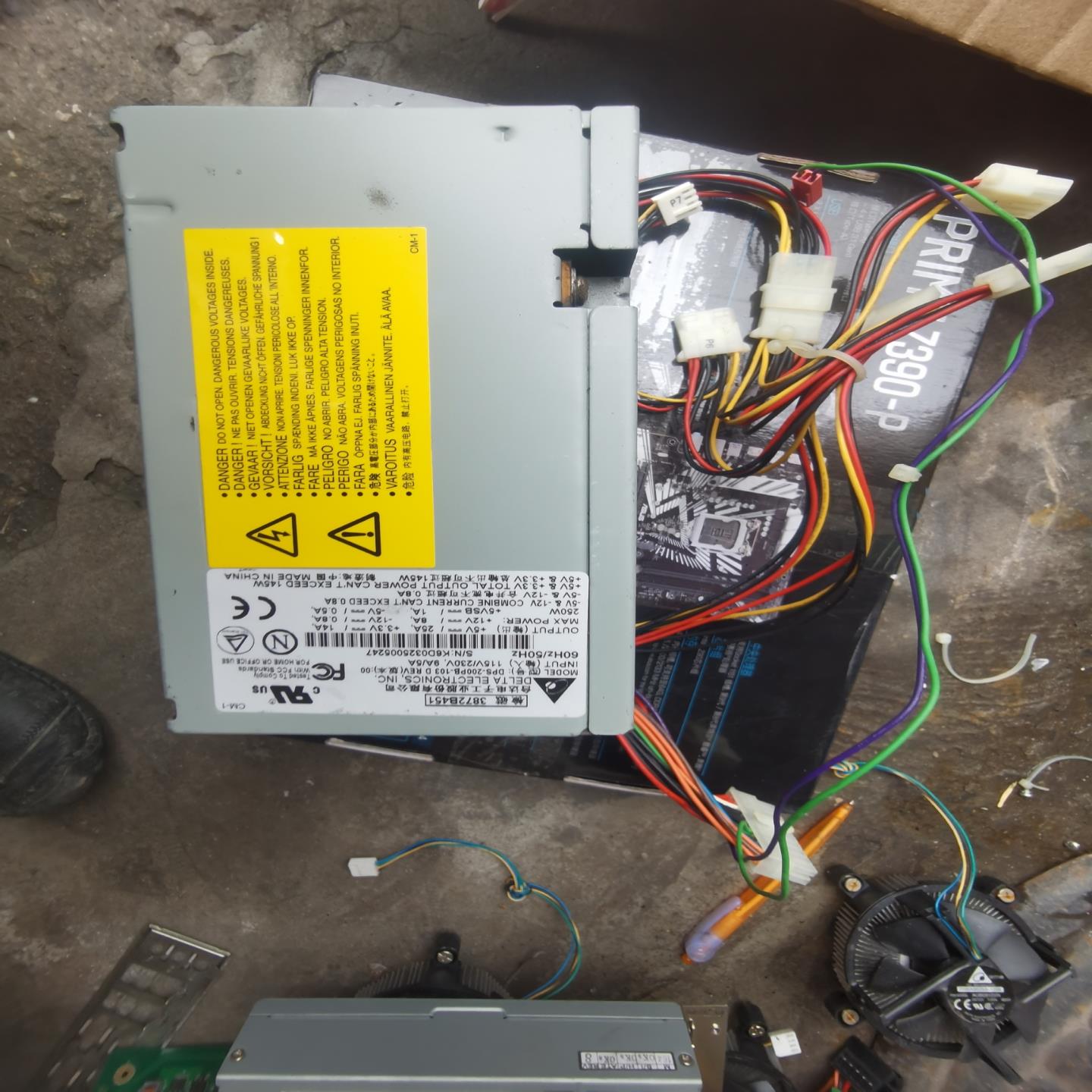 台达工业工控机电源。带负5伏和-12伏。DPS-200PB-