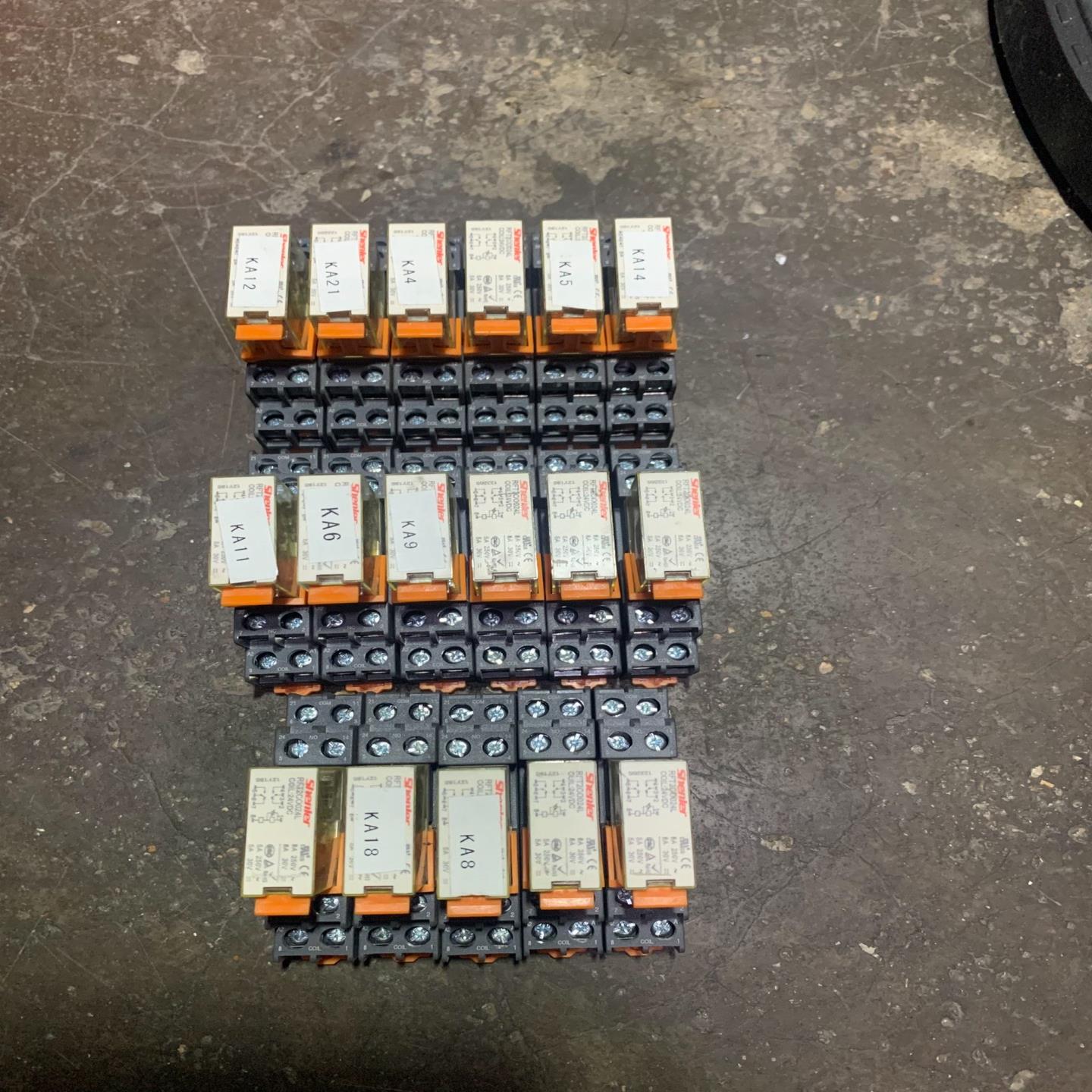 申乐薄型继电器8脚 24V RFT2CO024L带底座SRT