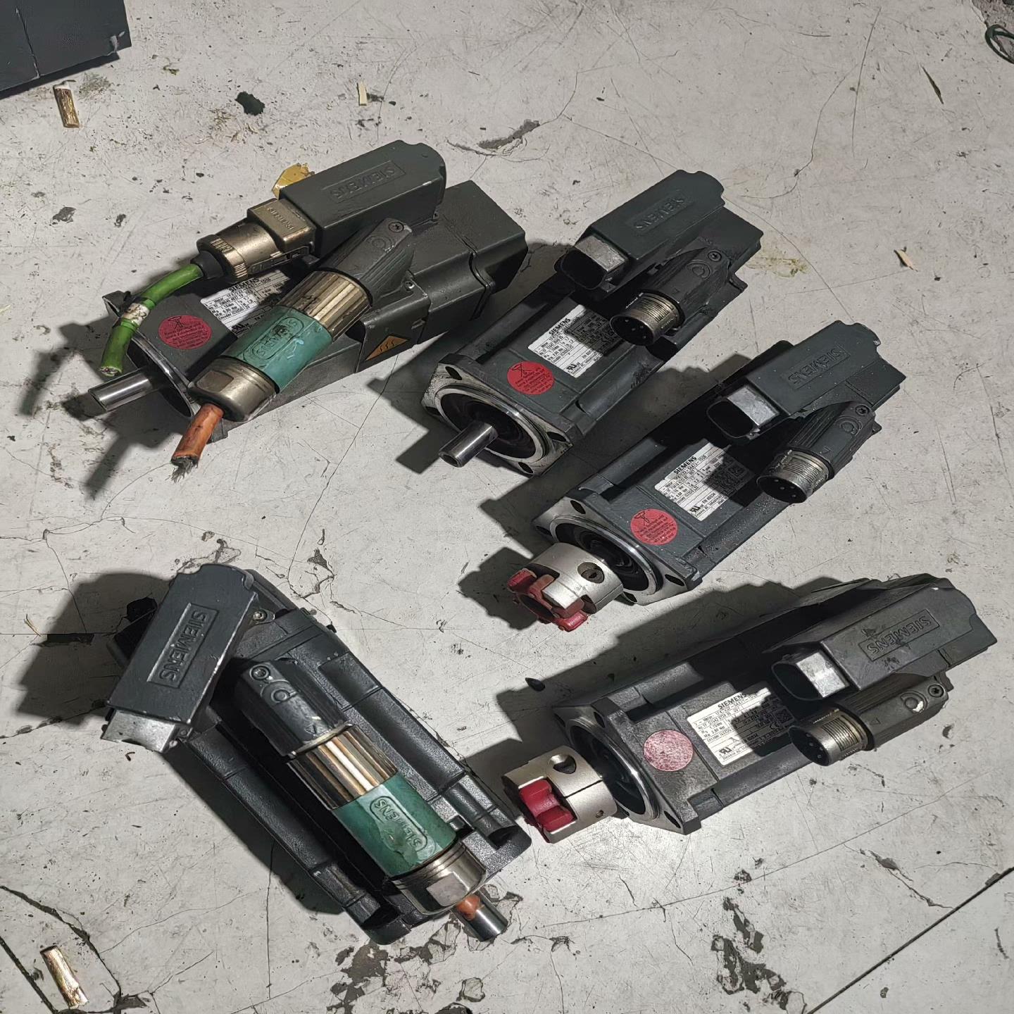 [德峰]，伺服电机FK7032，DG51AK71-5西门子品1相图-